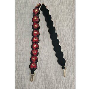 Scalloped edge heart bag strap